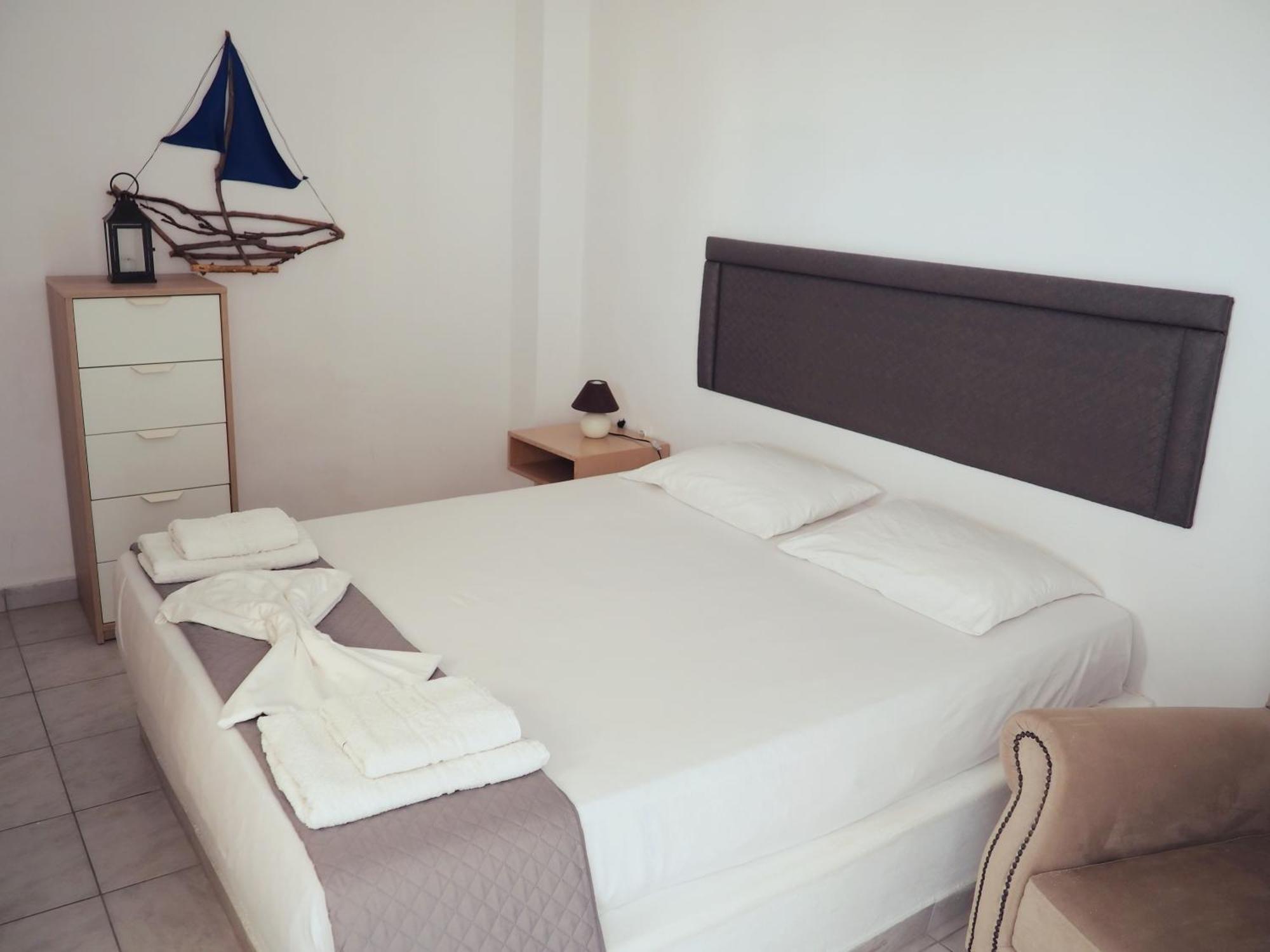 Leon Lux Apartments Perivolos  Buitenkant foto
