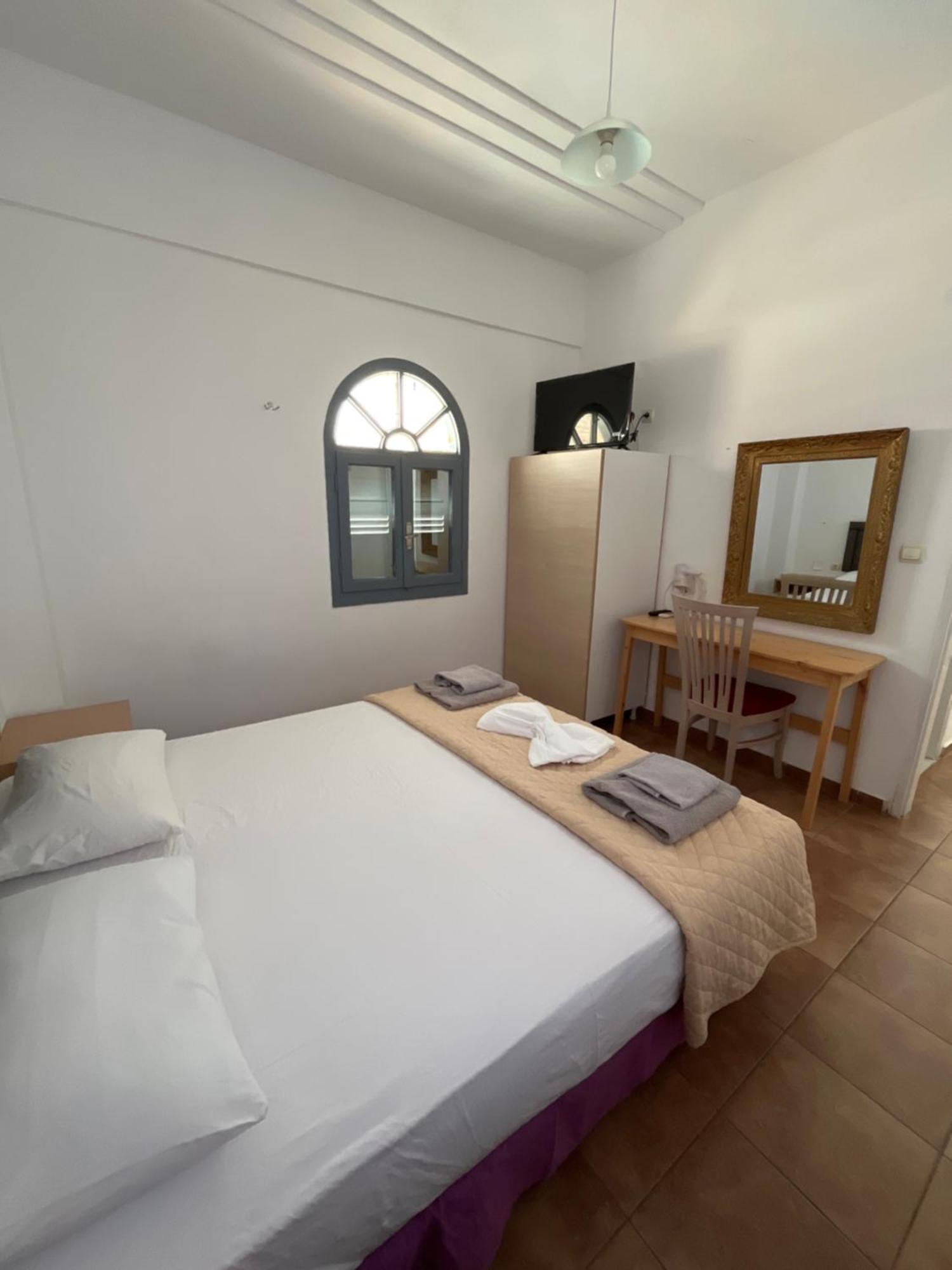 Leon Lux Apartments Perivolos  Buitenkant foto